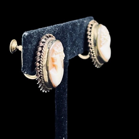 Vintage 1/20 12k GR Carved Shell Cameo Screw Back Earrings (5285) - Picture 4 of 8